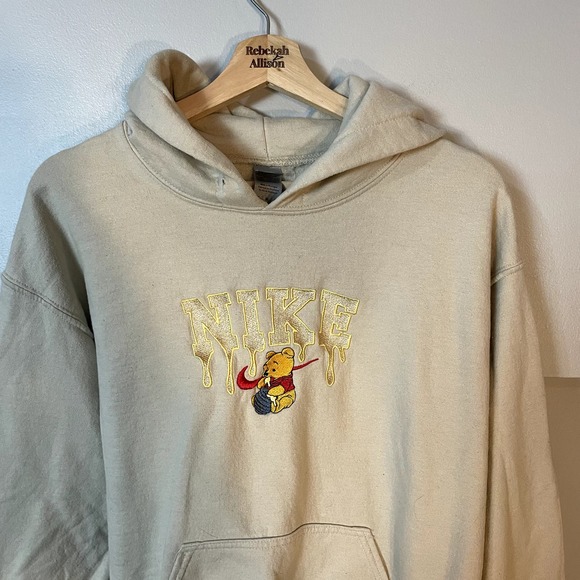 Winnie The Pooh Athletic Sweatshirt Hoodie Nike Logo Size Medium - Picture 2 of 13
